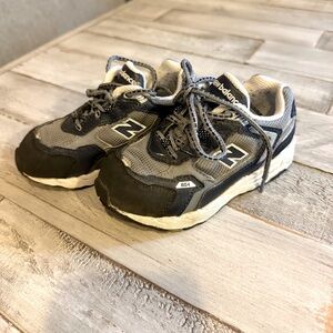 Toddler New Balance Sneakers Size 8 gray & navy blue VGUC
